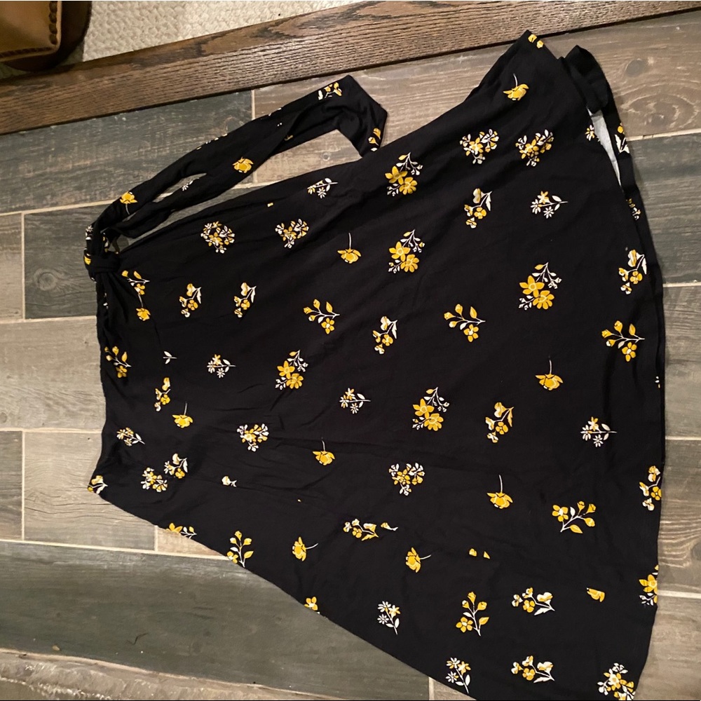 Agnes and Dora yellow and black skirt size medium